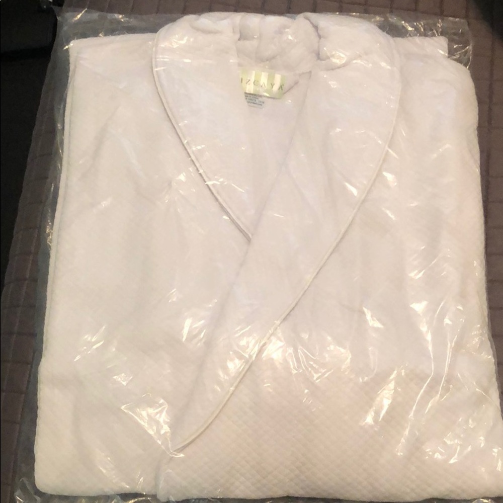 Plush Luxury Spa Robe Vizcaya luxury Spa White diamond pattern robe